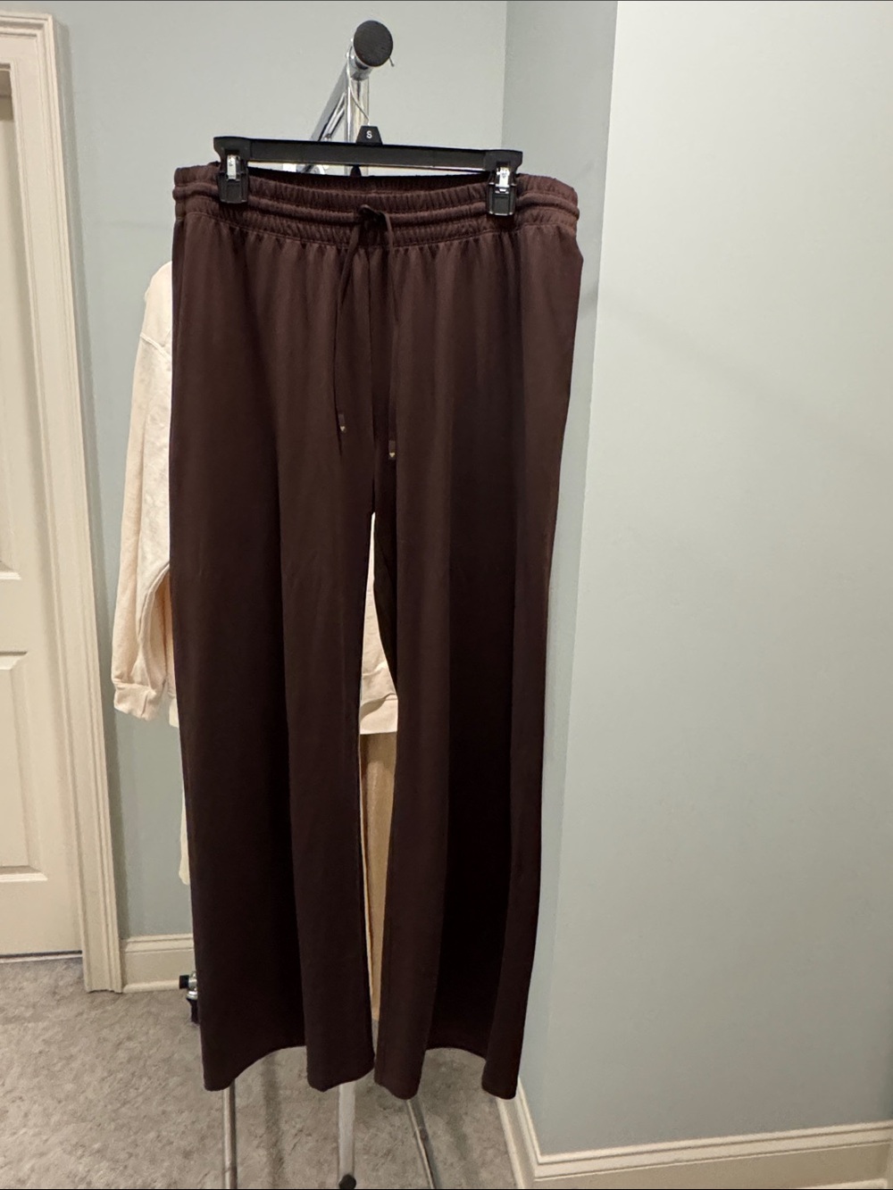 Aritzia NWT Break Pant - L - Rich mocha brown